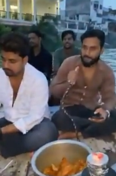 हिंदुओं की आस्था से खिलवाड़ संत सीएम चुप क्यों,गंगा नदी में नाव चिकन हुक्का पार्टी का वीडियो वायरल।