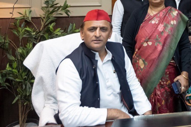 यूपी अवैध खनन मामले में सीबीआई ने किया अखिलेश यादव की समन