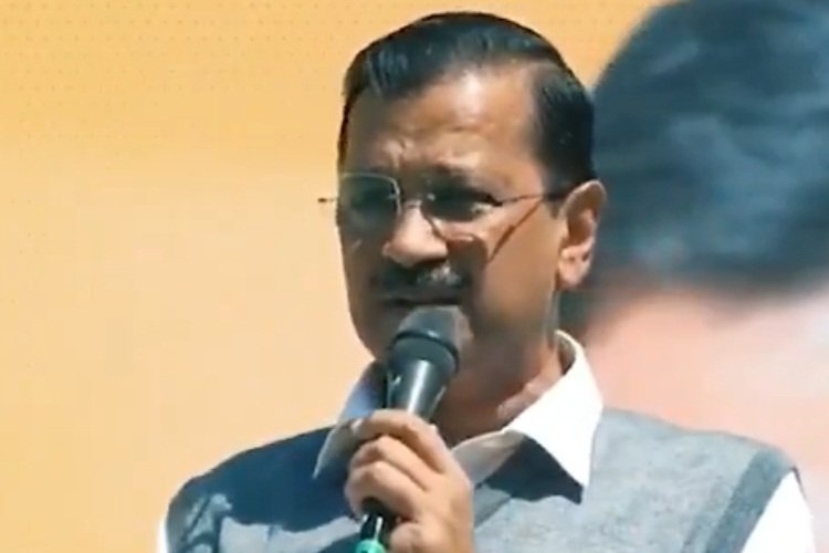 दिल्ली के 40 स्कूलों को एक साथ फिर मिली बम से उड़ाने की धमकी, 'आप' ने बोला केंद्र पर हमला