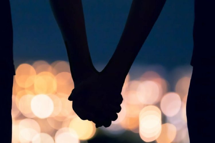 सास के प्यार में पागल हुई बहू...अश्लील वीडियो क्लिप दिखाकर संबंध बनाने के लिए डाल रही थी दबाव, खुदकुशी की दी धमकी