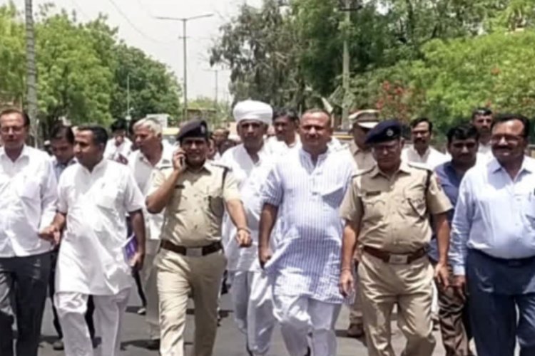 बाड़मेर में दो समुदायों में तनातनी को लेकर सर्व समाज के लोगों ने निकाला शांति मार्च