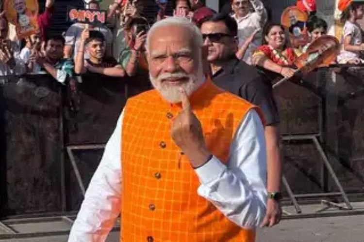 वोट डालने के बाद पीएम मोदी ने जनता से की खास अपील, गर्मी को लेकर पानी पीने की दी सलाह