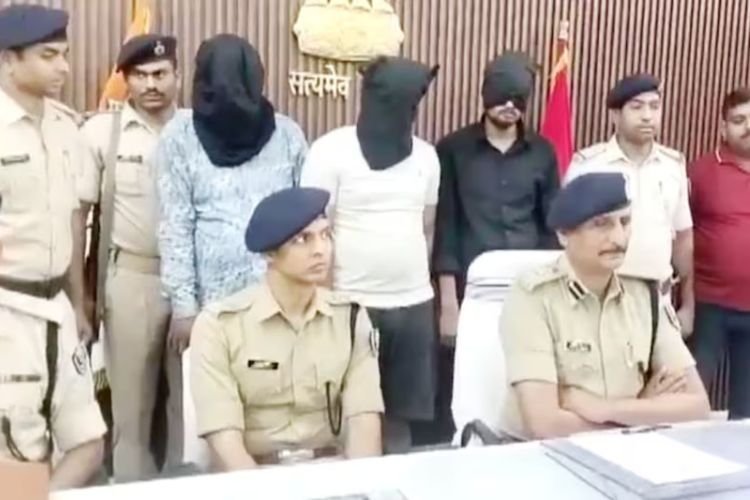 बिहार एसटीएफ ने AK-47 रायफल के साथ 3 अपराधियों को किया गिरफ्तार
