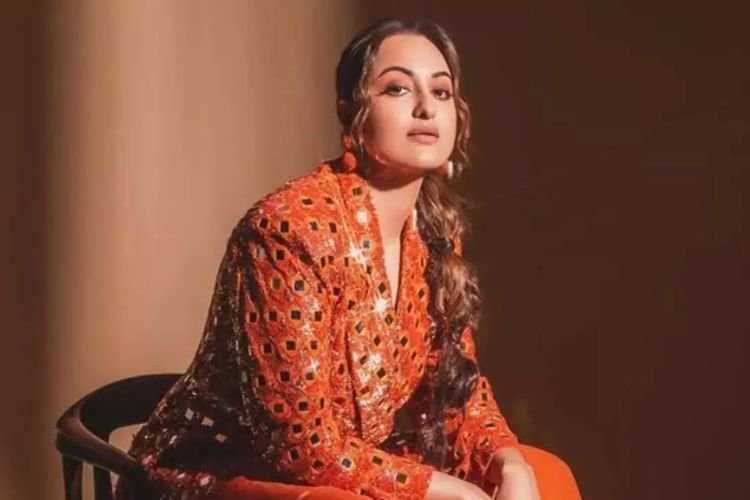 ऑनस्क्रीन किसिंग को लेकर सोनाक्षी सिन्हा ने ये क्या कह दिया...