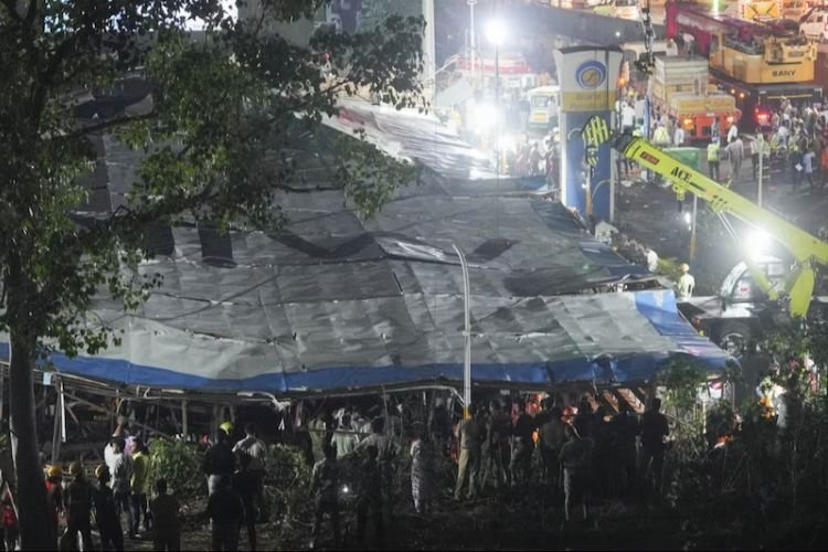 मुंबई के घाटकोपर में धूल भरी आंधी से गिरी बड़ी होर्डिंग, 14 लोगों की गई जान, राष्ट्रपति ने जताया शोक