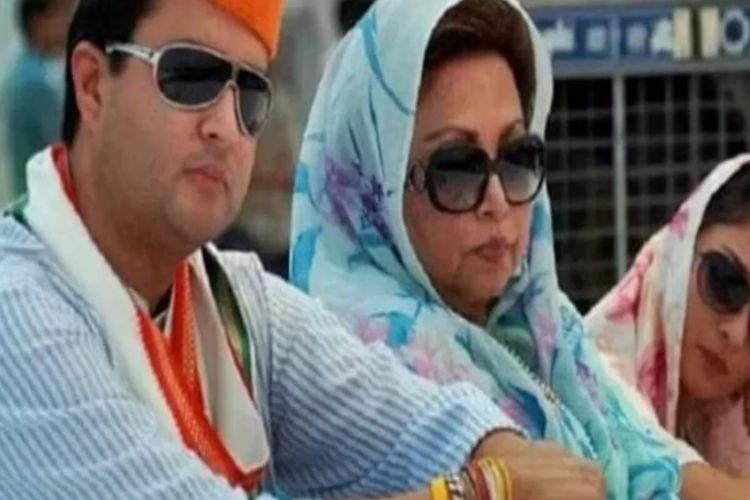 केंद्रीय मंत्री ज्योतिरादित्य सिंधिया की मां माधवी राजे सिंधिया का निधन