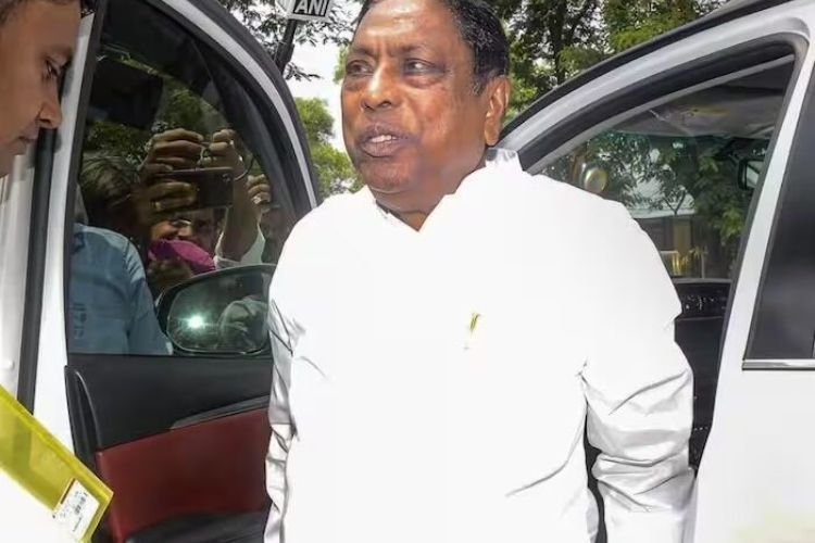ईडी ने झारखंड के मंत्री आलमगीर आलम को किया गिरफ्तार, नोटों का मिला था पहाड़