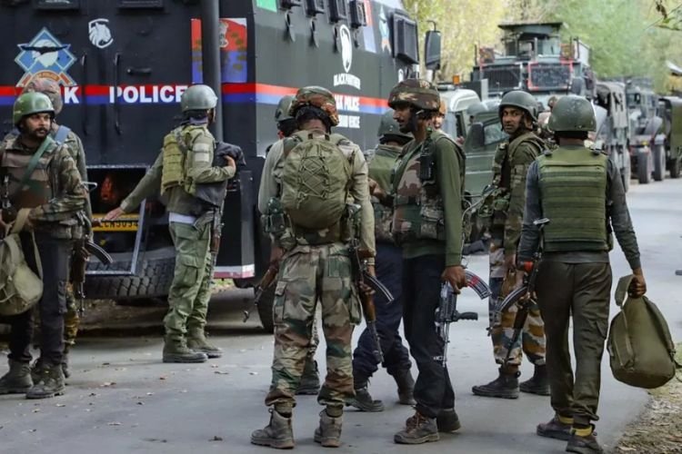 अनंतनाग व शोपियां में आतंकी हमला, मारे गए BJP नेता को किया गया दफन, पूरे कश्मीर में गम का माहौल