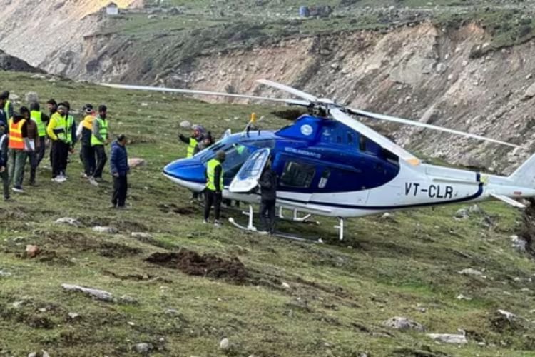 केदारनाथ में बाबा ने दिखाया चमत्कार, पायलट समेत 6 यात्री की बची जान