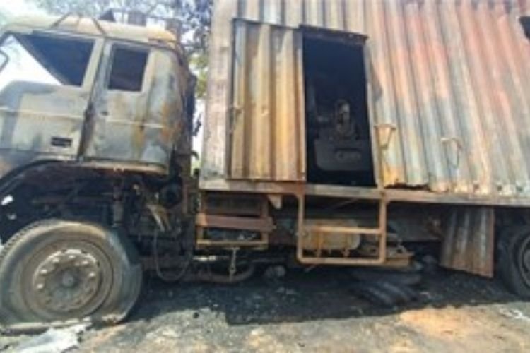 झारखंड के मैक्लुस्कीगंज में उग्रवादियों ने कंटेनर फूंका, एक मजदूर की जिंदा जलने से हुई मौत