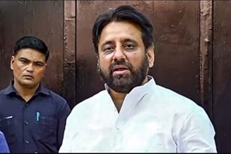 AAP विधायक अमानतुल्लाह खान की बढ़ी मुश्किलें, अब घर की होगी कुर्की