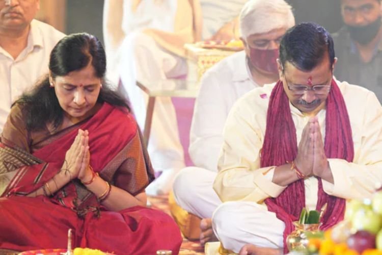 क्या जेल जाने से बचने के लिए घर पर पूजा-अर्चना करवा रहे दिल्ली के CM अरविंद केजरीवाल?