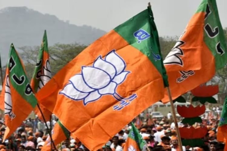 अरुणाचल प्रदेश में बीजेपी की जीत की शुरुआत, पार्टी कार्यालय में जश्न