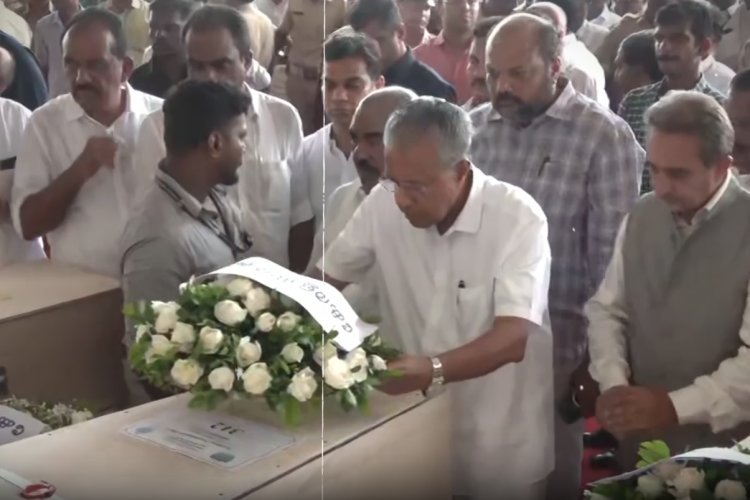 Kuwait Fire Accident: भारतीयों के पार्थिव शरीर को लेकर केरल पहुंचा विशेष विमान, मरने वालों में 3 UP के हैं निवासी