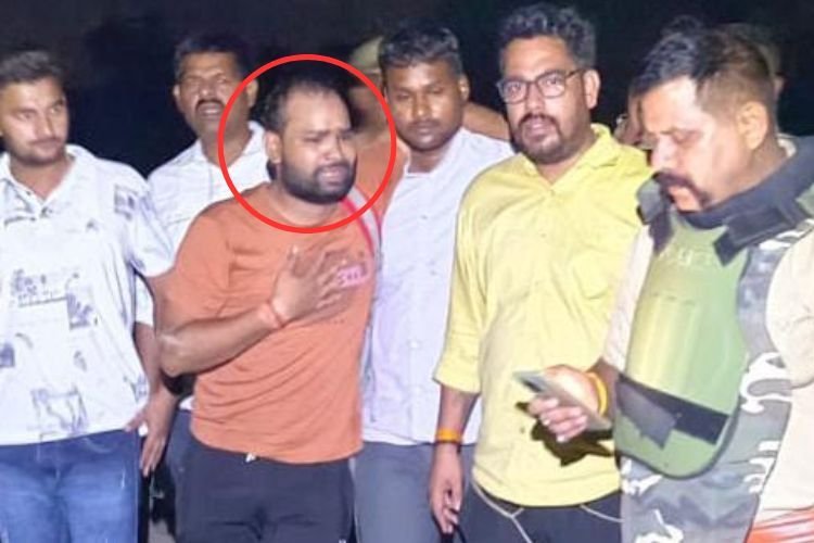 UP: मुठभेड़ में पुलिस के हत्थे चढ़ा 20 हजार का ईनामी बदमाश, 12 मामले है दर्ज, पुलिस के सामने रोने लगा...