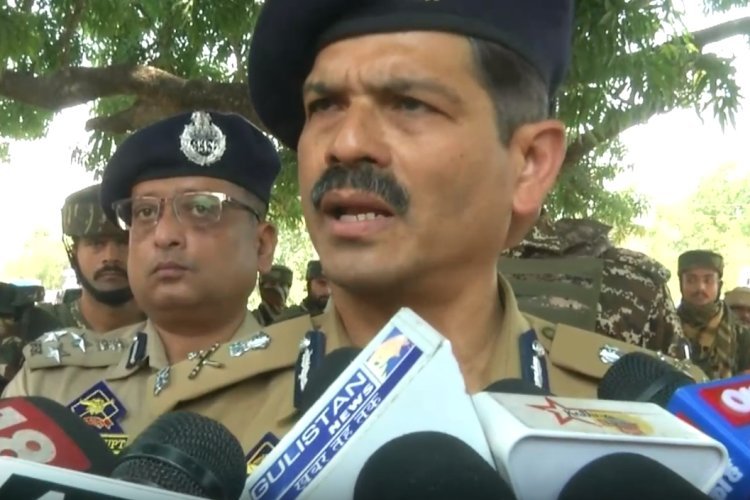 Jammu Kashmir Terrorist Attack: हीरानगर में मुठभेड़ के दौरान जवानों से मिले J&K DGP, आतंकियों को दी चेतावनी