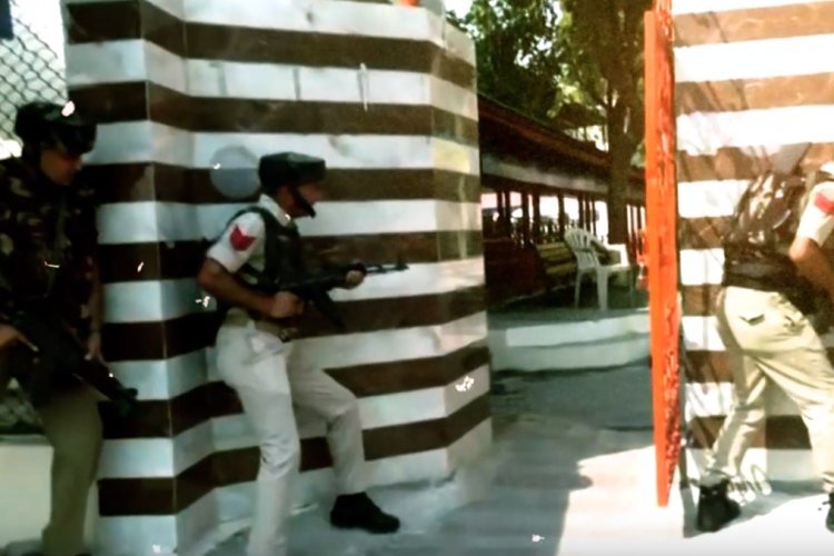 जम्मू कश्मीर में आतंकी और सुरक्षाबलों के बीच मुठभेड़, 2 आतंकी ढेर, कार्रवाई जारी