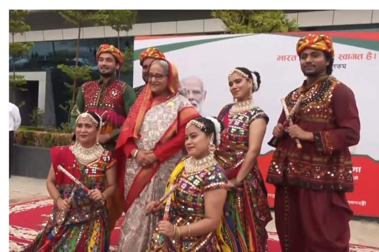 2 दिवसीय दौरे पर भारत पहुंची बांग्लादेश की PM शेख हसीना, PM Modi के साथ द्विपक्षीय मुद्दों पर होगी बात, देखें तस्वीर