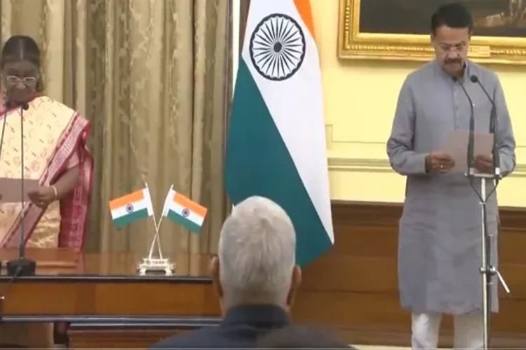 Parliament Session 2024: आज से संसद सत्र शुरू, राष्ट्रपति ने भर्तृहरि महताब को दिलाई शपथ, विपक्ष का विरोध