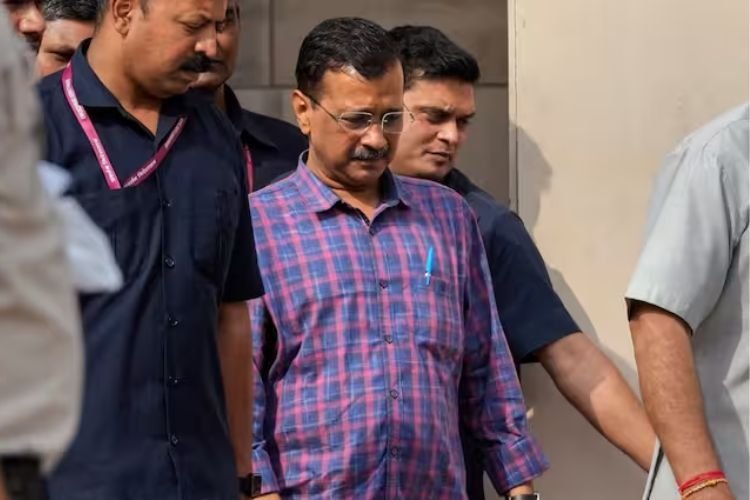 Arvind Kejriwal पेशी LIVE: कोर्टरूम में केजरीवाल के साथ ऐसा क्या हुआ कि पत्नी सुनीता केजरीवाल घबरा उठीं, पढ़ें अंदर की खबर