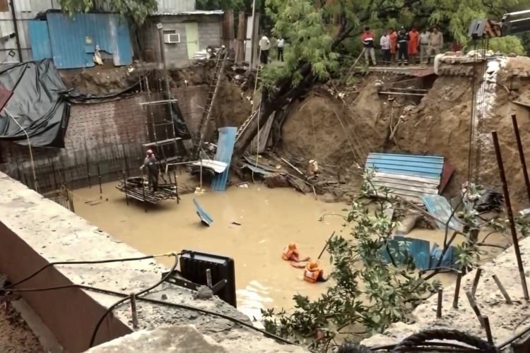 दिल्ली के वसंत विहार में निर्माणाधीन कंस्ट्रक्शन साइट पर दीवार ढहने से 3 मजदूरों की हुई मौत, शव बरामद