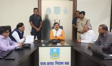 मध्य प्रदेश में बाढ़ जैसे हालात, IMD ने जारी किया ऑरेंज अलर्ट, CM ने बाढ़ नियंत्रण कक्ष का किया दौरा