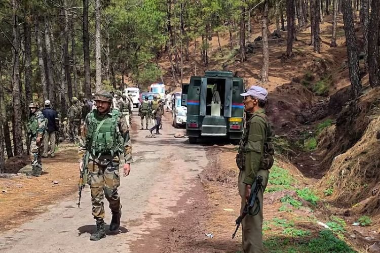 कठुआ में आतंकियों ने सेना के काफिले को बनाया निशाना, मिला मुंहतोड़ जवाब