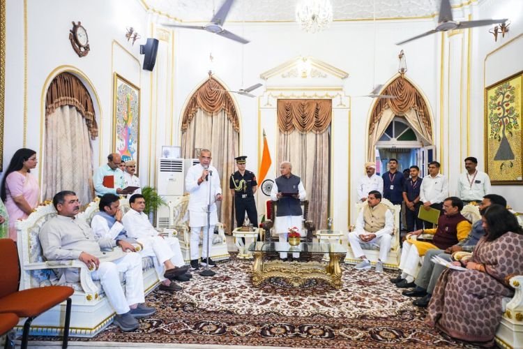 MP Cabinet Expansion: कांग्रेस से BJP में आए रामनिवास पर मोहन सरकार मेहरबान, बनाए गए मंत्री, 2 बार लेनी पड़ी शपथ