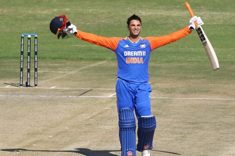 अभिषेक शर्मा ने रिकॉर्ड बुक्स को किया धराशायी, कर डाला वेरी-वेरी स्पेशल कारनामा