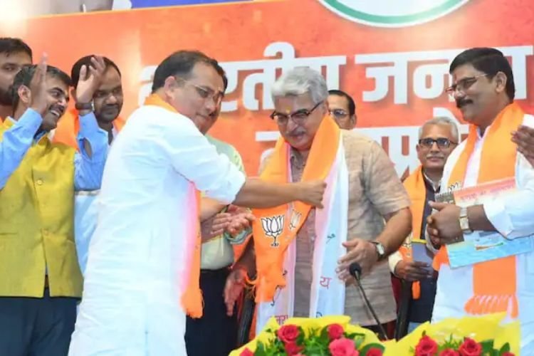 भगवाधारी हो गए पूर्व जस्टिस रोहित आर्या! कॉमेडियन मुनव्वर को जमानत देने से किया था इनकार