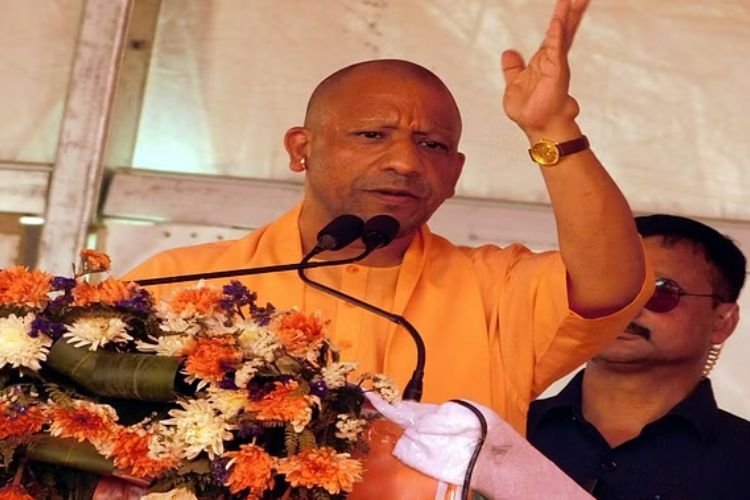 बीजेपी के लिए आगे कुआं पीछे खाई, योगी को हटाना और विकल्प ढूंढना दोनों चुनौती!