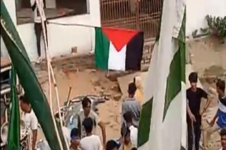 Muharram 2024: UP, बिहार समेत कई राज्यों में मुहर्रम जुलूस में बवाल, नवादा में लहराए गए फिलिस्तीनी झंडे, अमेठी में लगे विवादित नारे