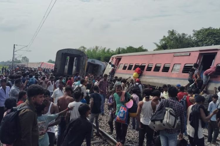 Gonda Train Accident: डिब्रूगढ़ एक्सप्रेस दुर्घटना में 2 लोगों की मौत, 20 घायल