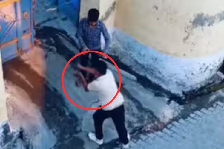 बुलंदशहर: पति का कर्जा नहीं चुकाया तो मार दी गोली, वीडियो वायरल होने के बाद आरोपी हुआ गिरफ्तार