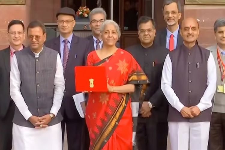 पेट्रोल-डीजल पर क्या हुआ, किसानों, नौजवानों और महिलाओं को बजट से क्या मिला?
