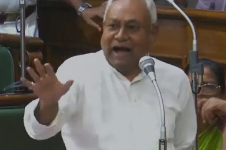 नीतीश ने  महिला विधायक से कहा- कुछ जानती हो जो बोल रही हो, महिला हो समझती नहीं हो, बैठ जाओ...