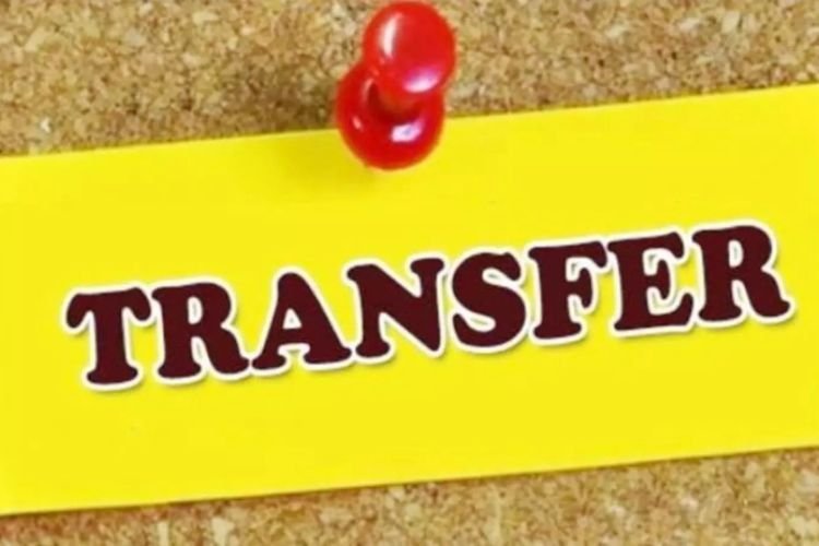 UP में इन दो अधिकारियों के तबादले से सियासी हलचल तेज!