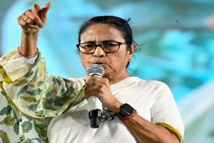 नीति आयोग की बैठक से भड़ककर निकली ममता बनर्जी, केंद्र सरकार पर लगाए गंभीर आरोप 