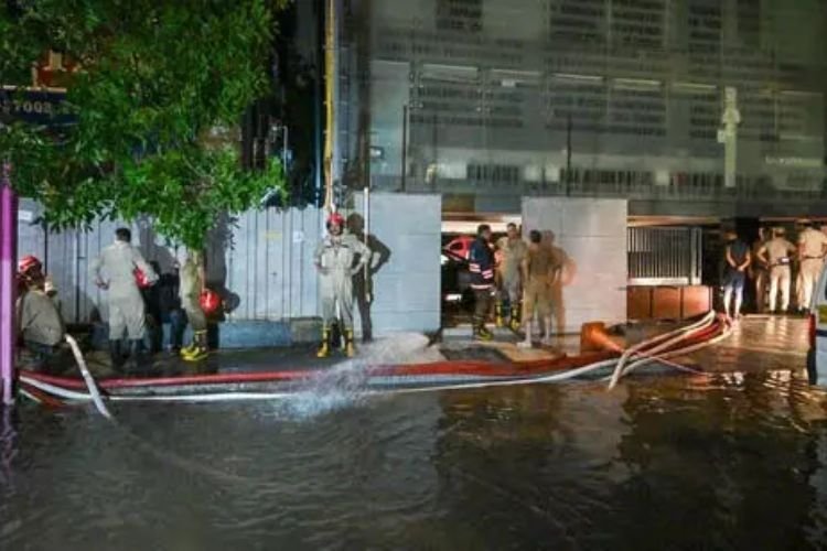 बेसमेंट में पानी भर जाने से 3 छात्रों की मौत, दिल्ली पुलिस ने IAS कोचिंग सेंटर के मालिक और समन्वयक को किया डिटेन