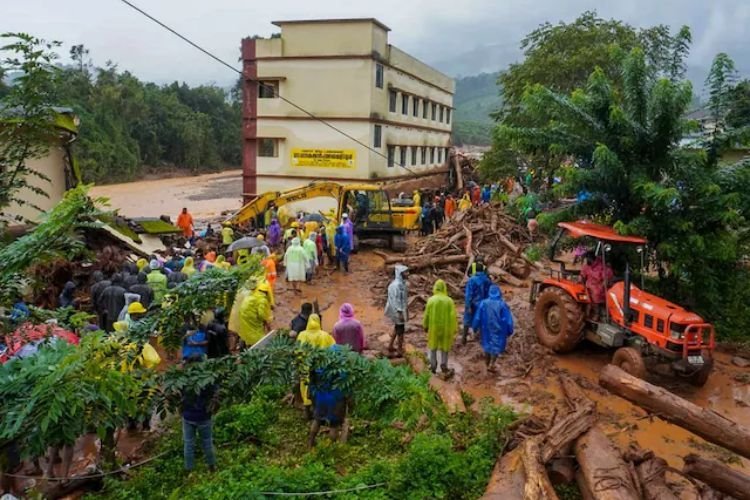 Wayanad landslides: अब तक 200 से अधिक लोगों की मौत, प्रभावित इलाकों का दौरा करेंगे CM विजयन