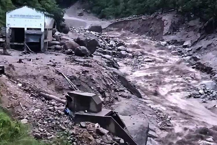 Himachal Pradesh cloudburst: 49 लोग अभी भी लापता, रामपुर में राहत कार्य जारी