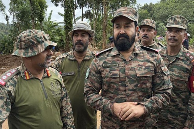 अभिनेता मोहनलाल ने भूस्खलन प्रभावित गांव का किया दौरा, जानें क्यों पहने थे सेना की वर्दी में...