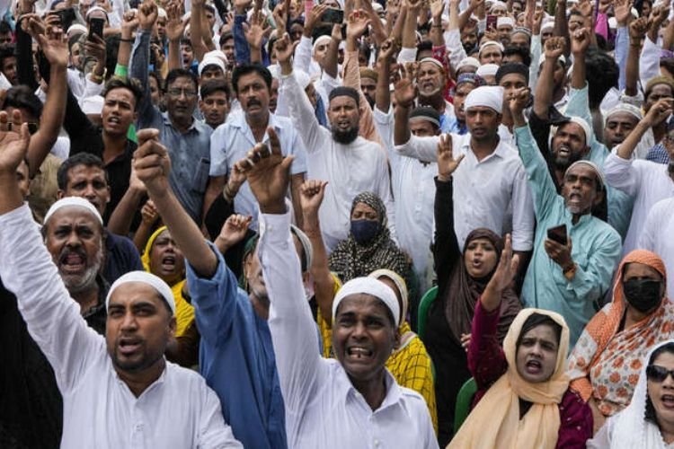 यूपी के इन 303 गांवों में चलेगा योगी का बुलडोजर! अचानक 50 प्रतिशत कहां से बढ़ गए भाईजान?