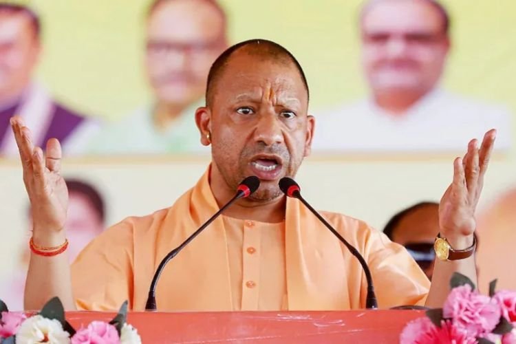 CM योगी आदित्यनाथ ने बांग्लादेश में हिंदुओं पर हो रहे अत्याचार का किया विरोध, कहा- या तो विलय या मिट जाएगा पाकिस्तान