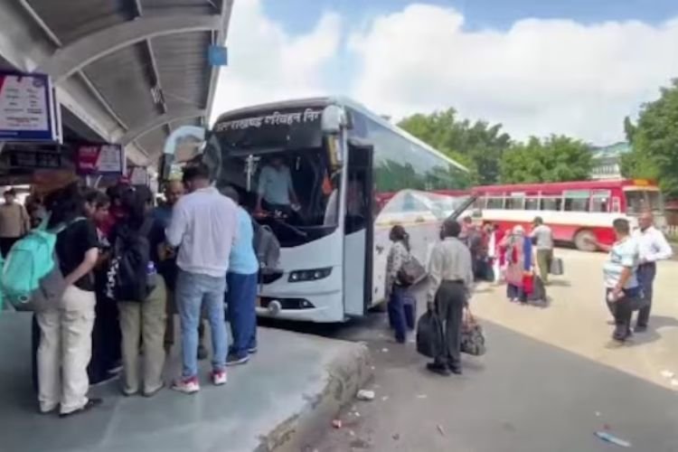 देहरादून बस अड्डे पर एक रोडवेज बस में नाबालिग से गैंगरेप, पीड़िता की मानसिक हालत बिगड़ी 