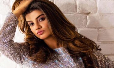 भोजपुरी फिल्मों की मशहूर अभिनेत्री अक्षरा सिंह के खिलाफ गैर जमानती वारंट जारी, कभी भी हो सकती हैं गिरफ्तार