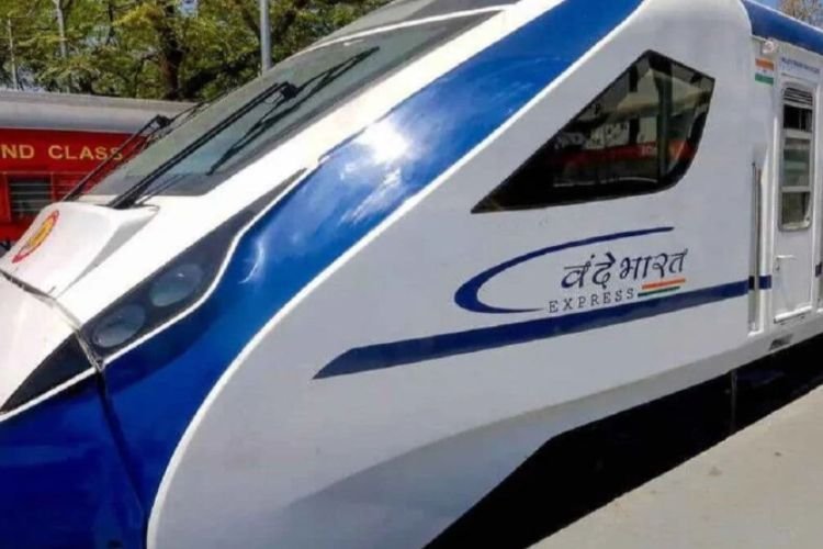 ताजनगर से उदयपुर के बीच वंदे भारत सेवा की हुई शुरुआत, 2:30 बजे पहुंची आगरा कैंट