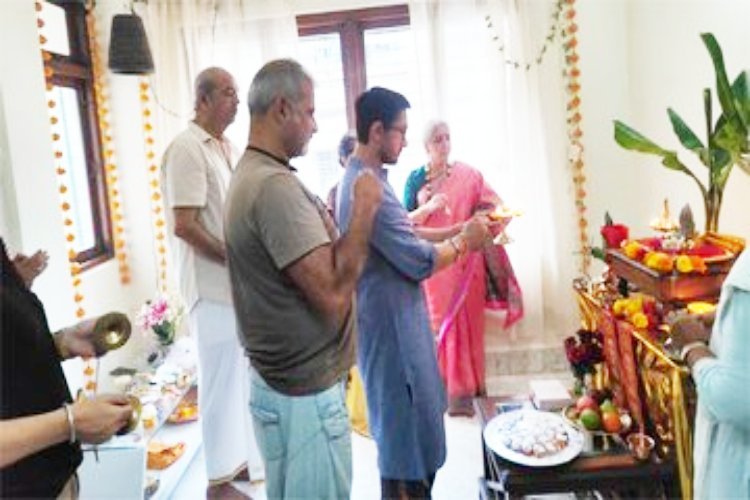 गणेश पूजा करने के बाद ट्रोलर्स के निशाने पर आए आमिर खान, तस्वीरें वायरल...