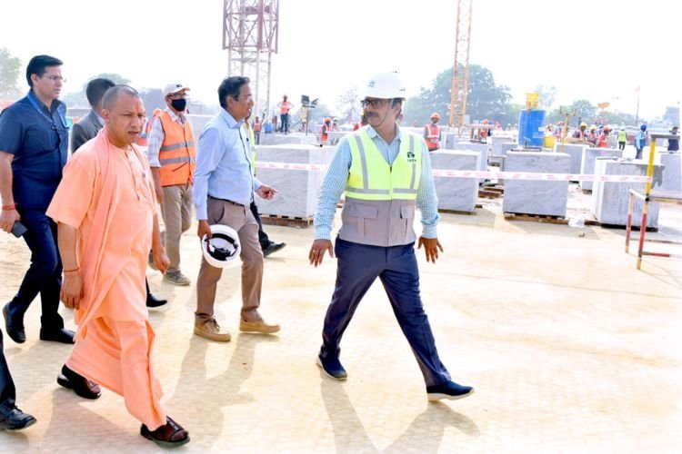 जिस नोएडा में आने से डरते थे सीएम, वहां बार-बार क्यों जा रहे योगी, वजह बड़ी है!
