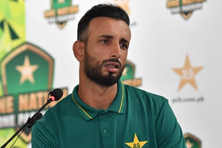 जिस वक्त दुनिया कर रही थी रोहित शर्मा की तारीफ, उस वक्त पाकिस्तानी कैप्टन की हो रही थी इंटरनेशनल बेइज्जती